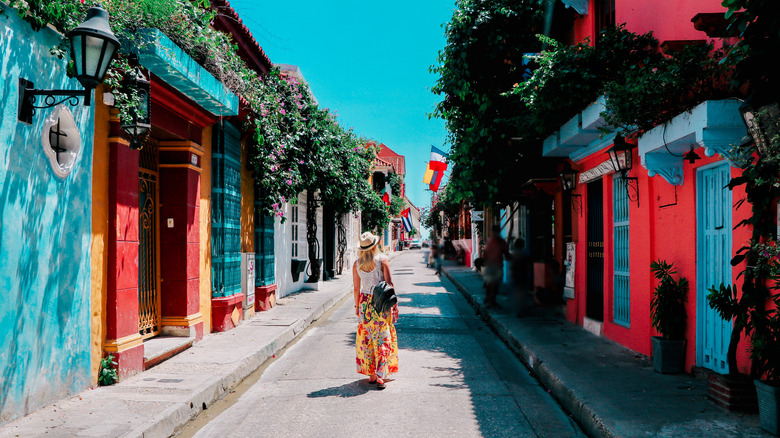 woman walking in cartagena