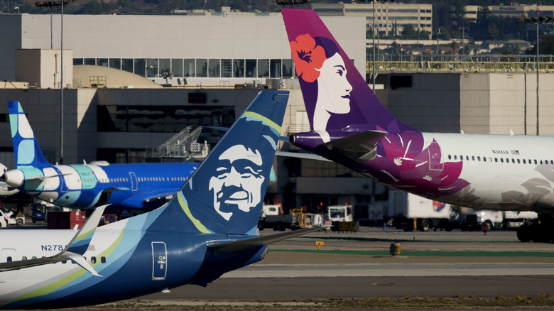 Alaska and Hawaiian planes